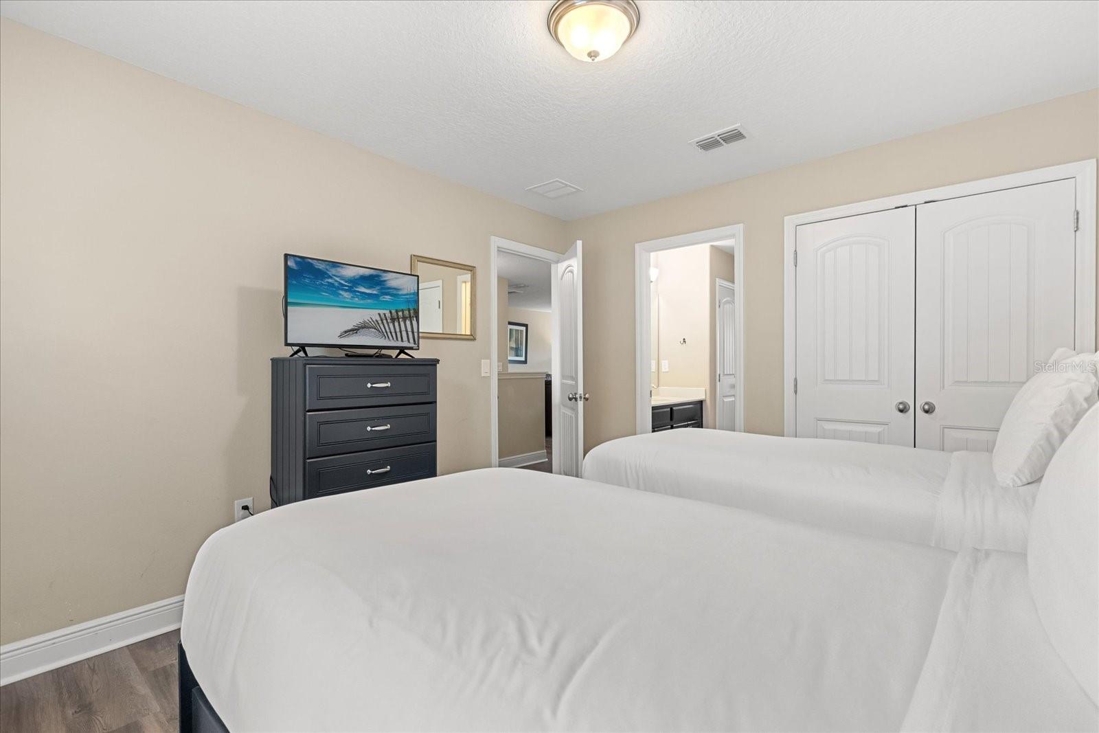 Image 30 of 42 For 5353 Oakbourne Avenue