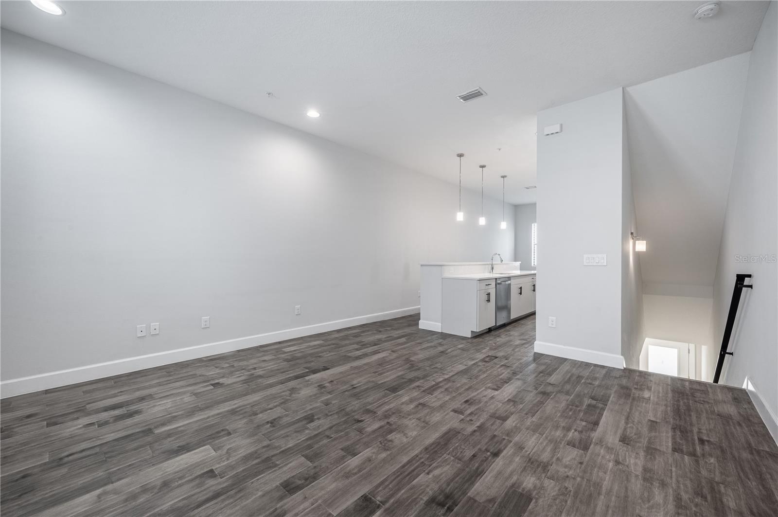 Image 16 of 48 For 1332 Gray Street 6