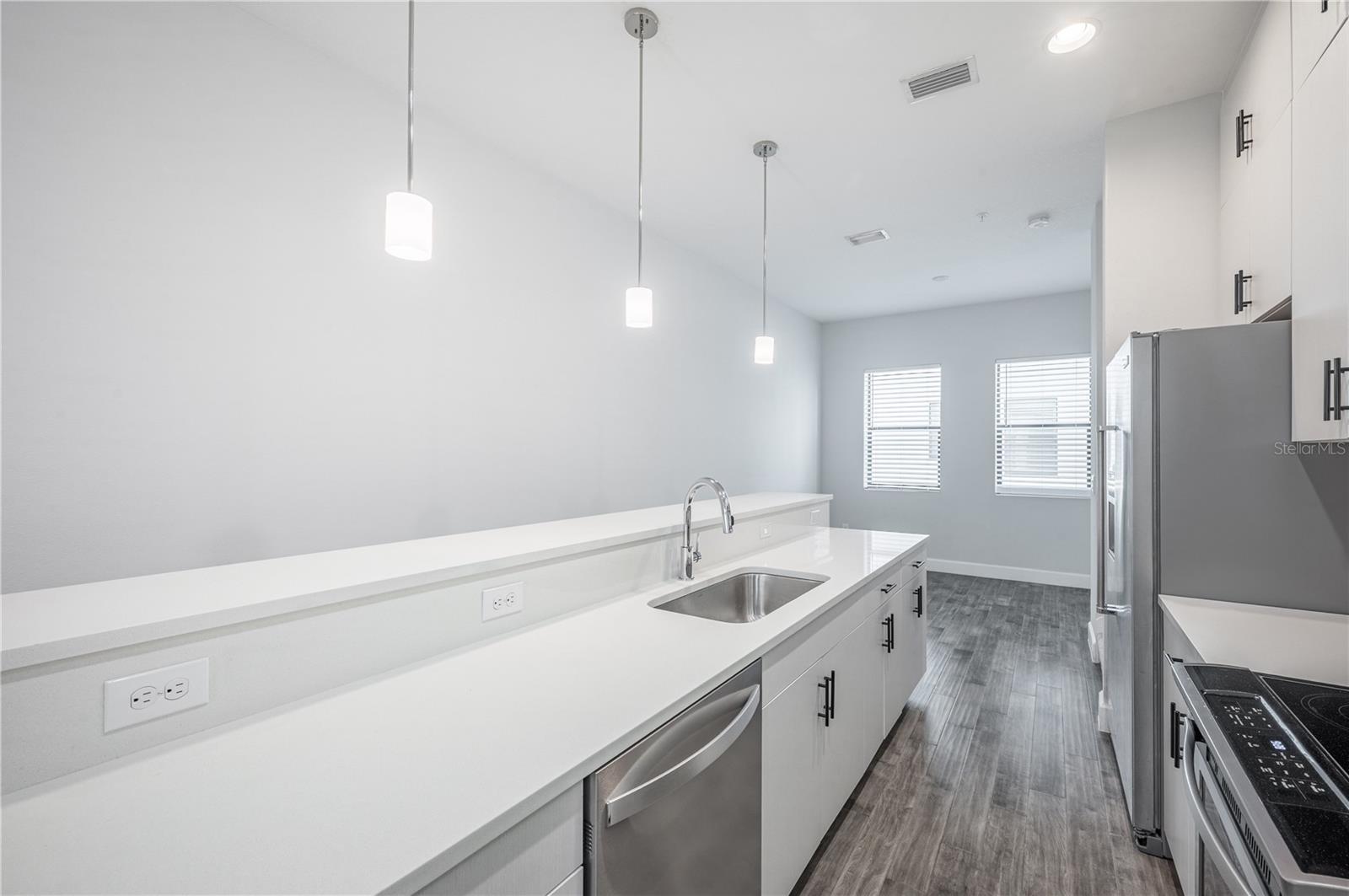 Image 19 of 48 For 1332 Gray Street 6