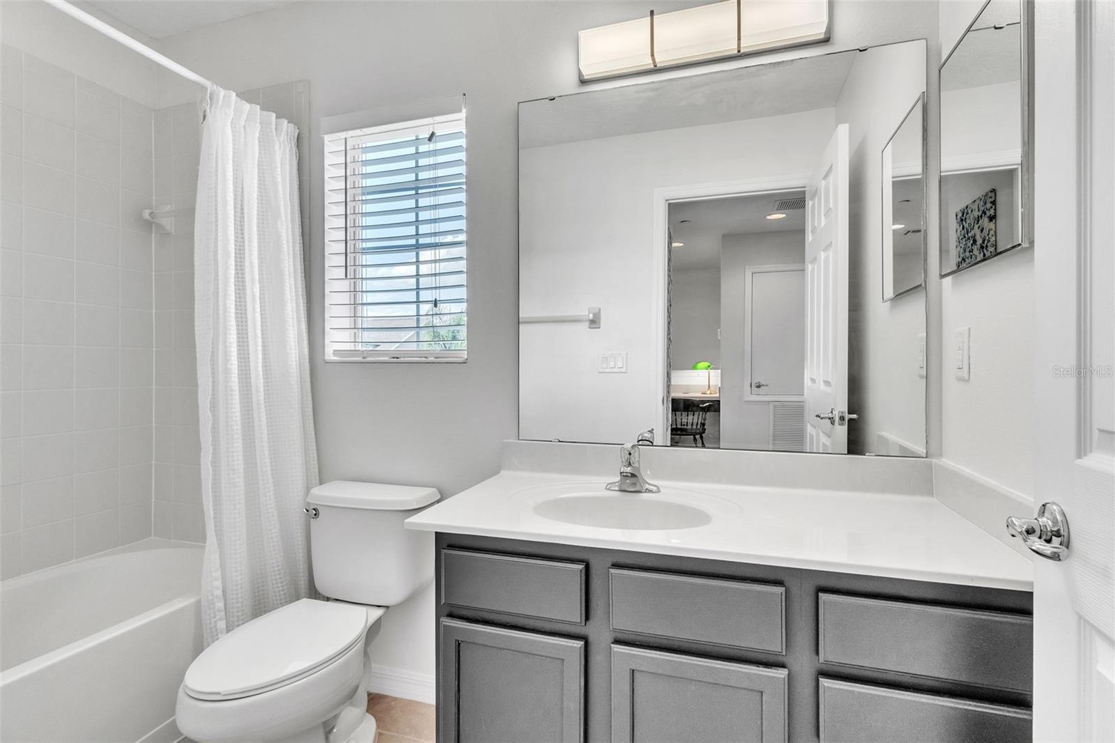Image 23 of 42 For 9189 Camden Gardens Street