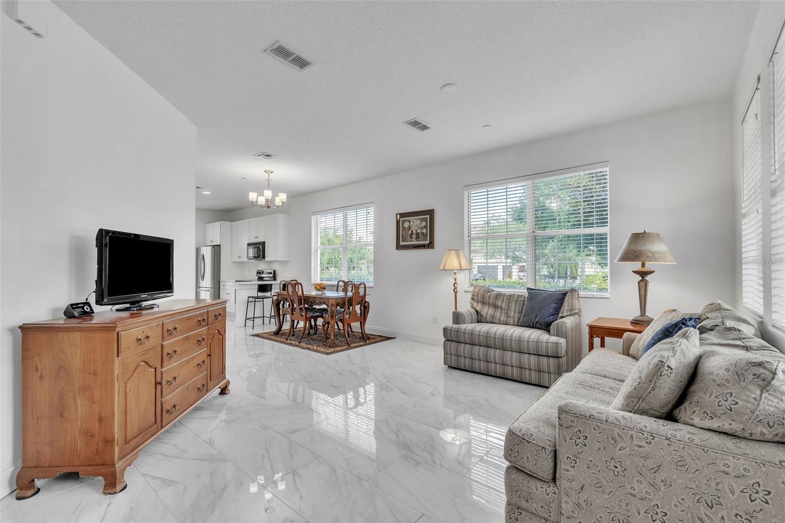 Image 6 of 42 For 9189 Camden Gardens Street