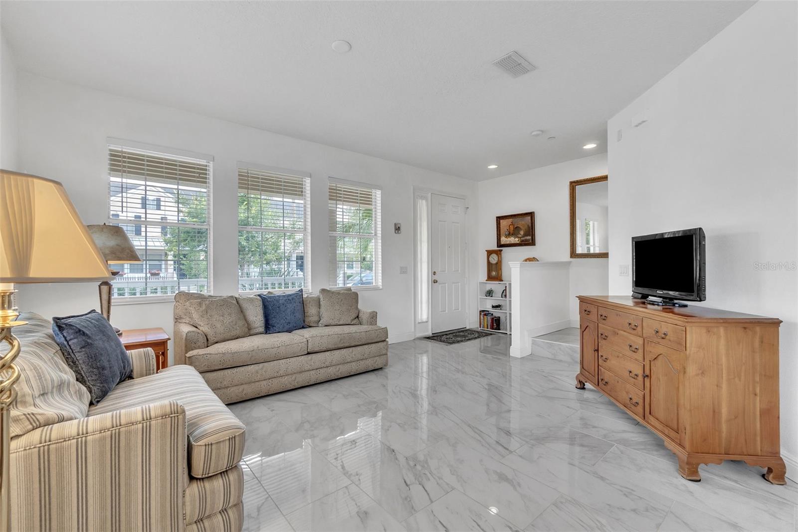 Image 7 of 42 For 9189 Camden Gardens Street