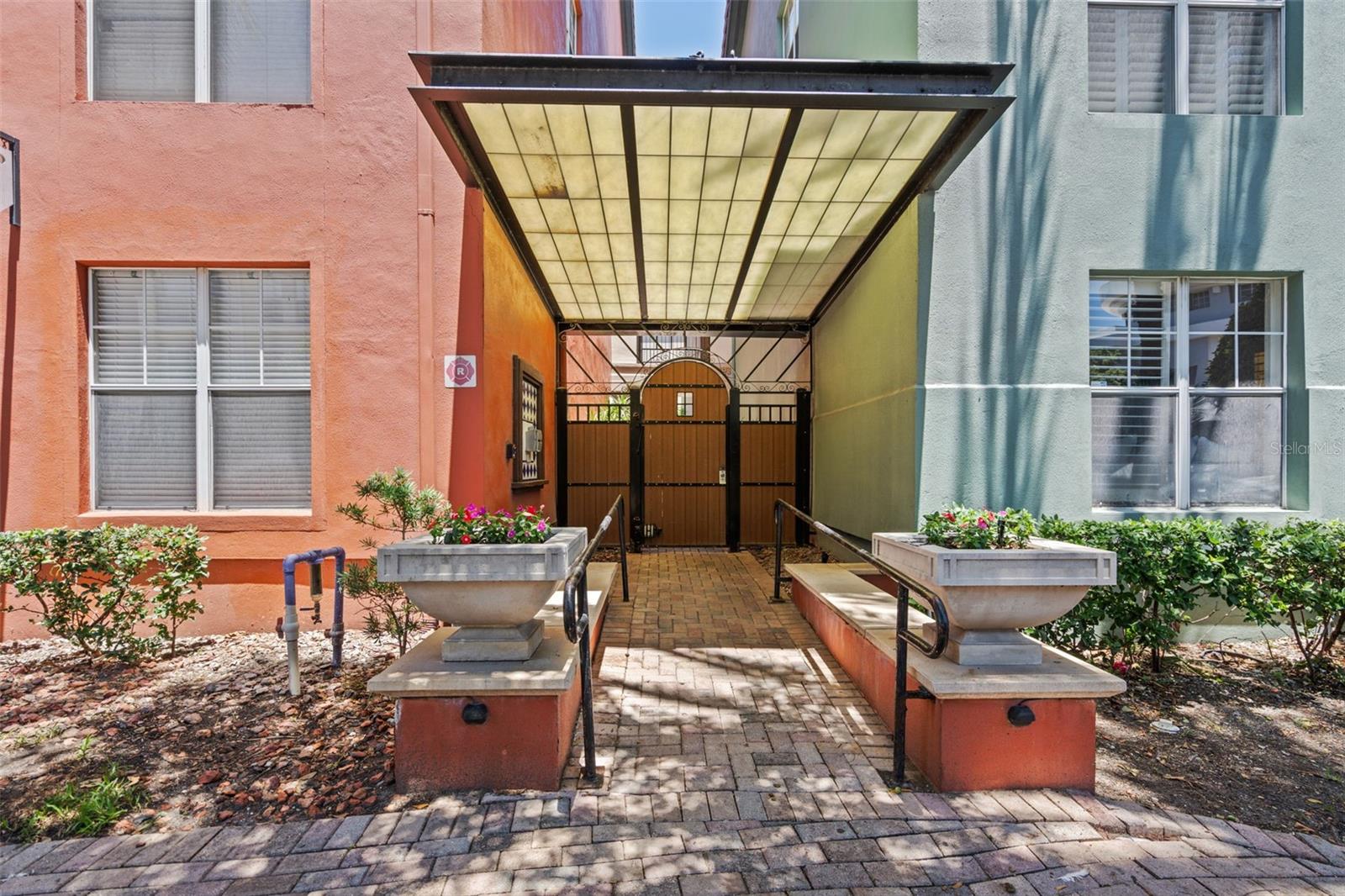 Image 2 of 27 For 2411 Horatio Street 537
