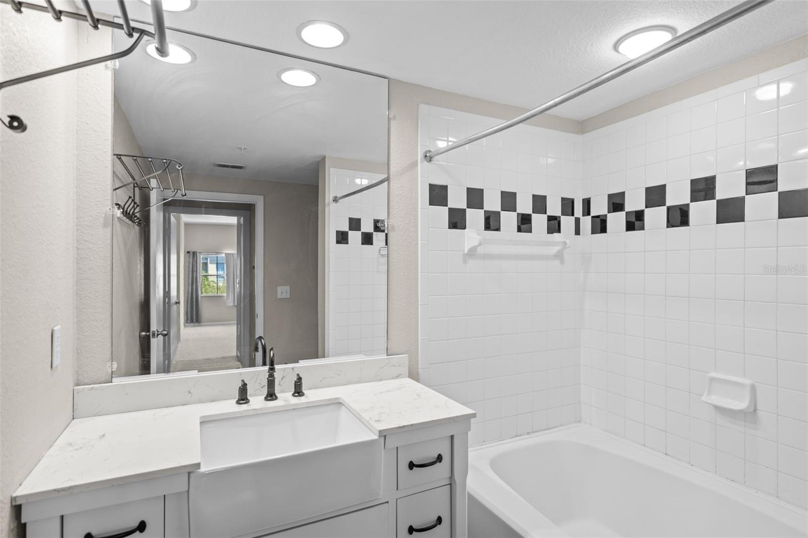 Image 22 of 27 For 2411 Horatio Street 537