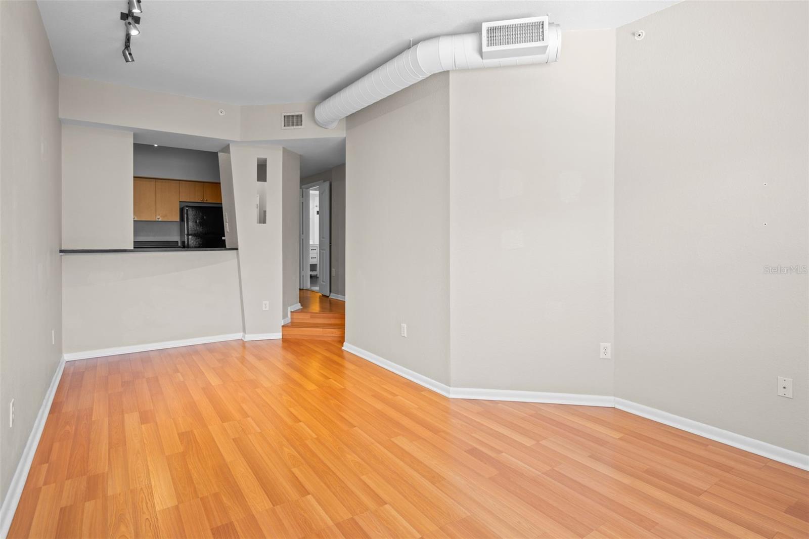 Image 3 of 27 For 2411 Horatio Street 537