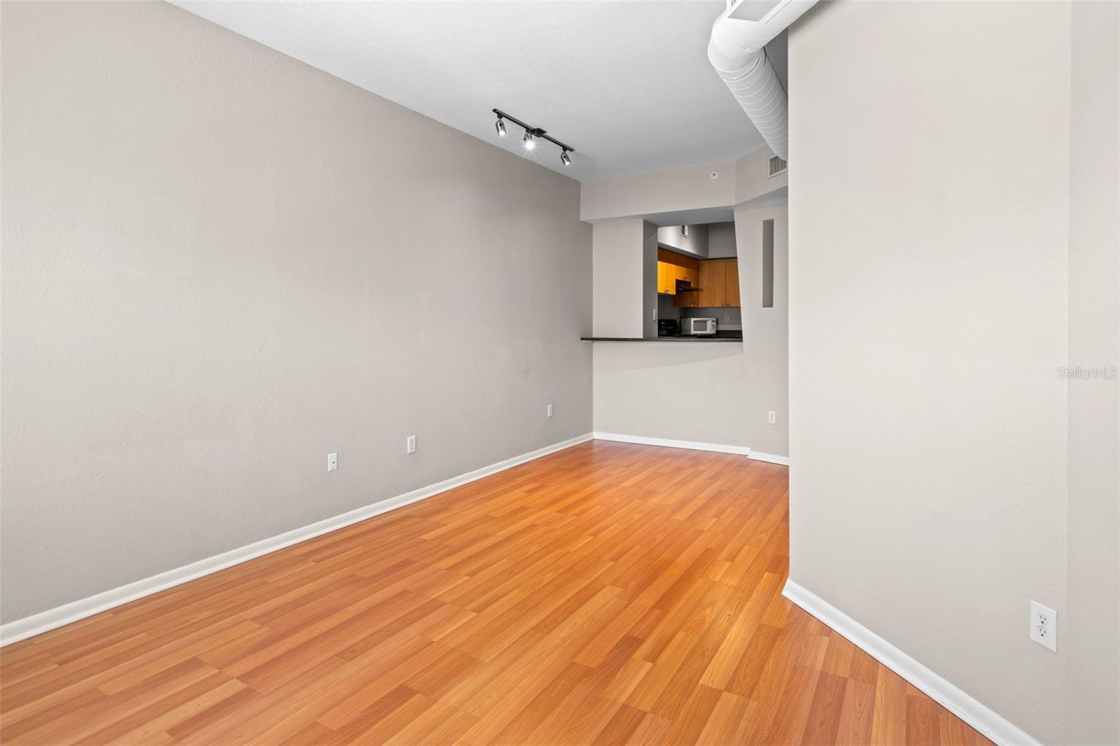 Image 4 of 27 For 2411 Horatio Street 537