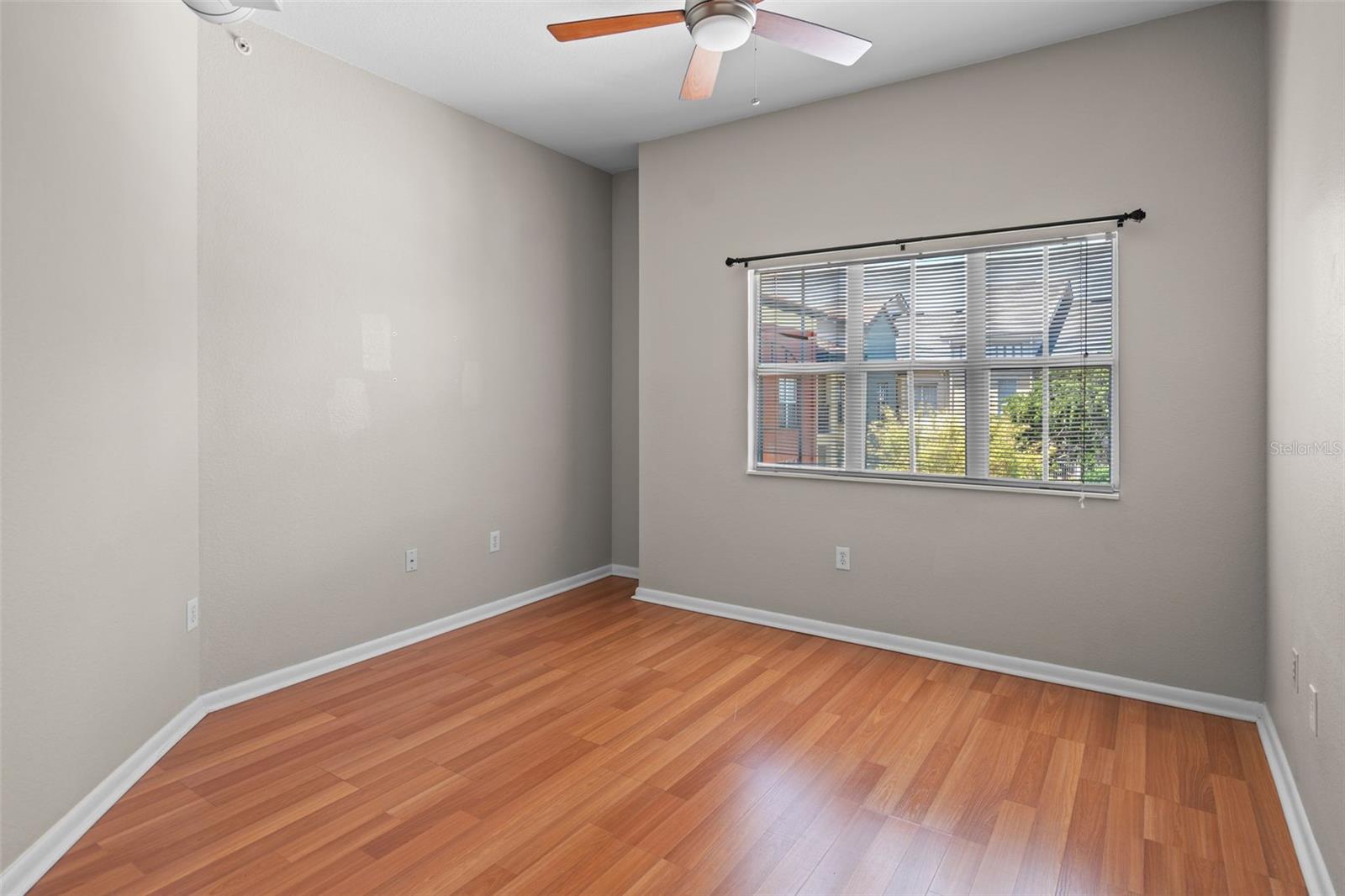 Image 7 of 27 For 2411 Horatio Street 537
