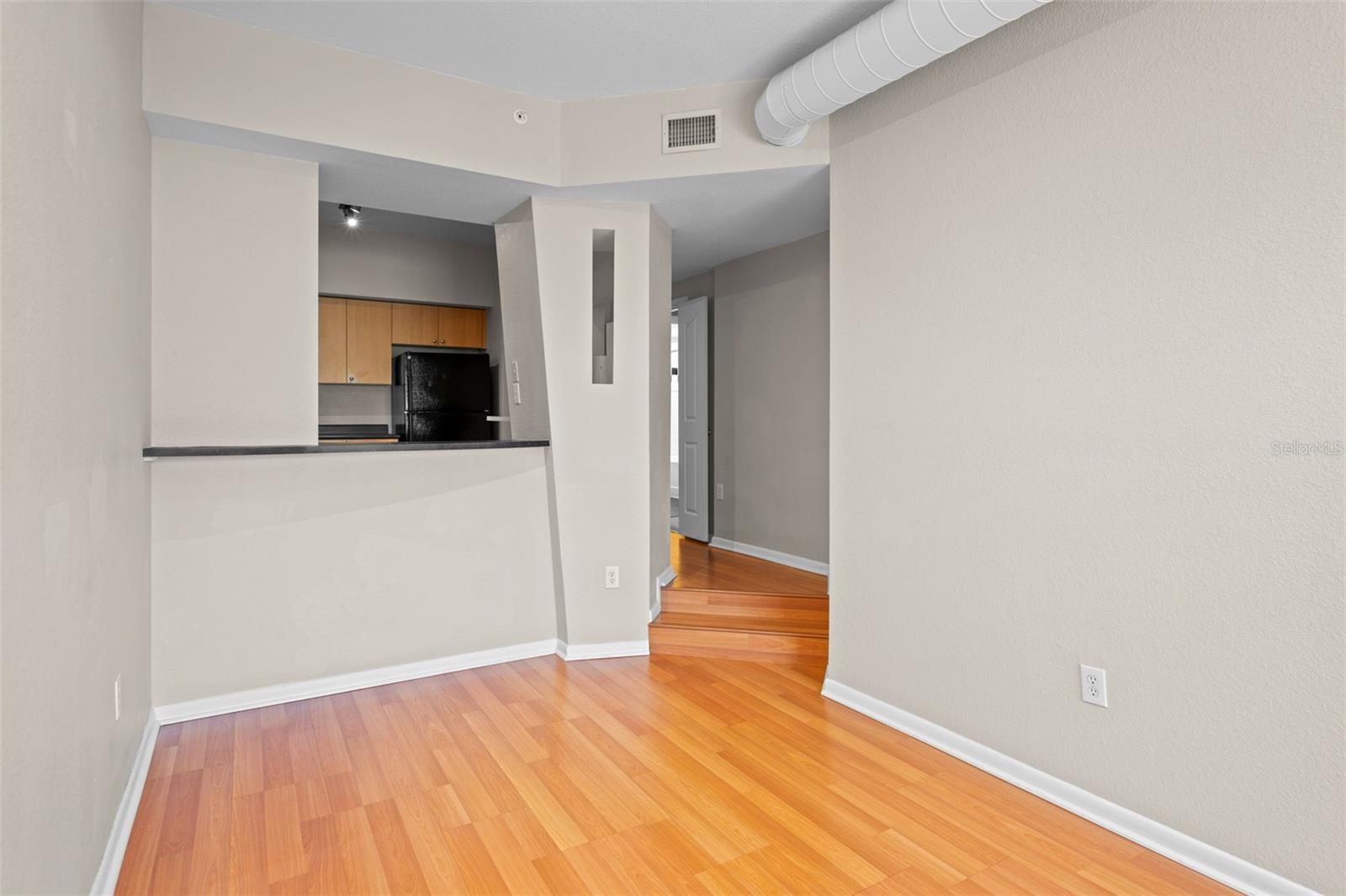 Image 9 of 27 For 2411 Horatio Street 537