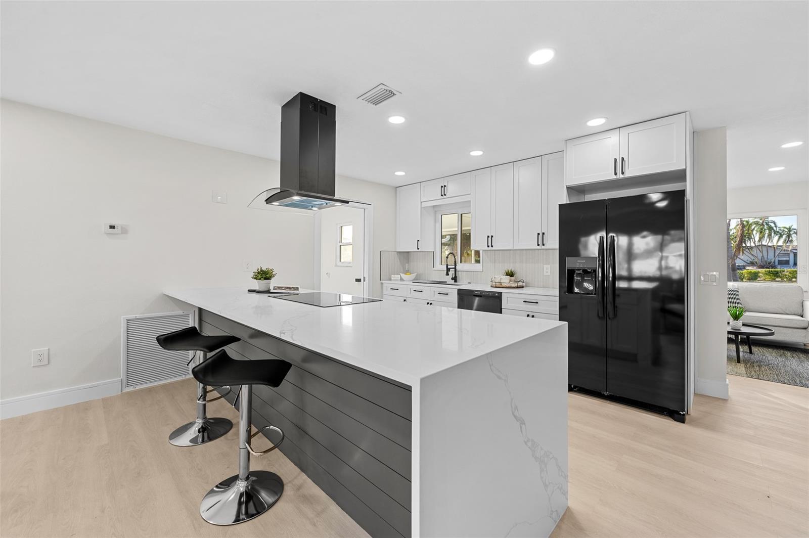 Image 23 of 47 For 105 12th Street Sw