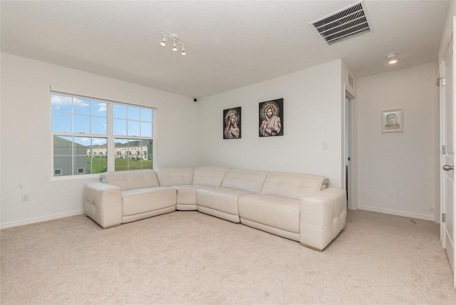 Image 18 of 37 For 9027 Coral Cape Street
