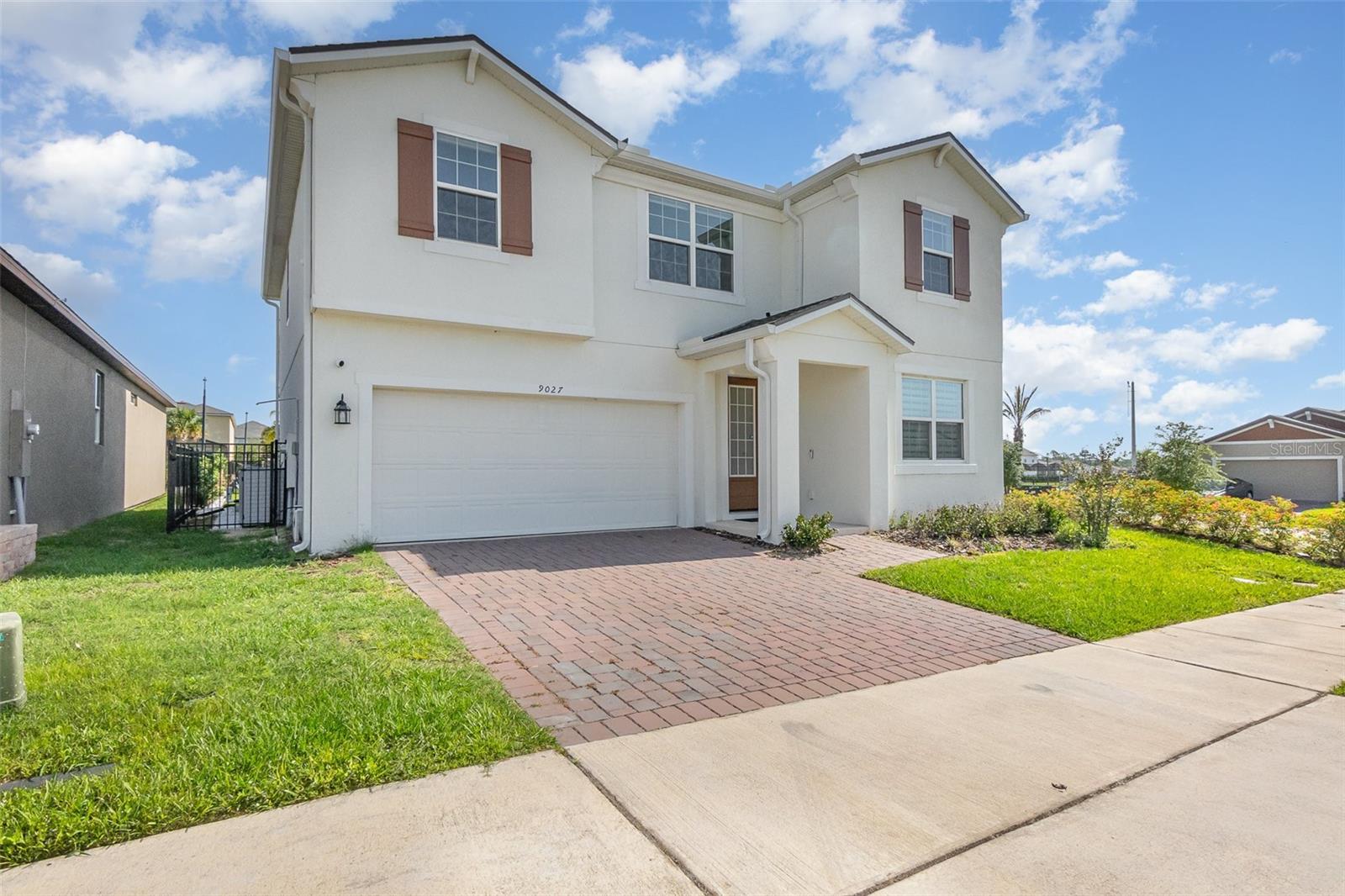 Image 4 of 37 For 9027 Coral Cape Street
