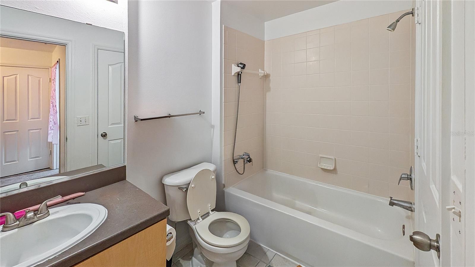 Image 11 of 14 For 1038 Waterside Drive 1038