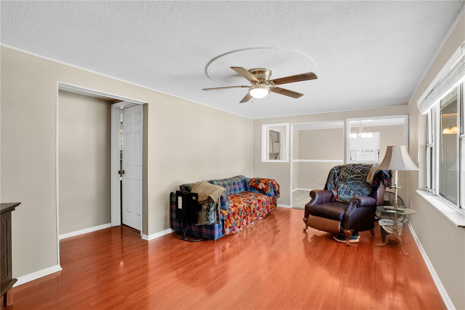 Image 5 of 22 For 2409 Garbelia Avenue
