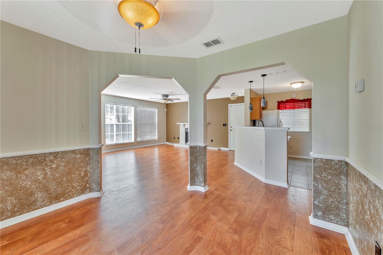Image 11 of 31 For 935 Northern Dancer Way  107