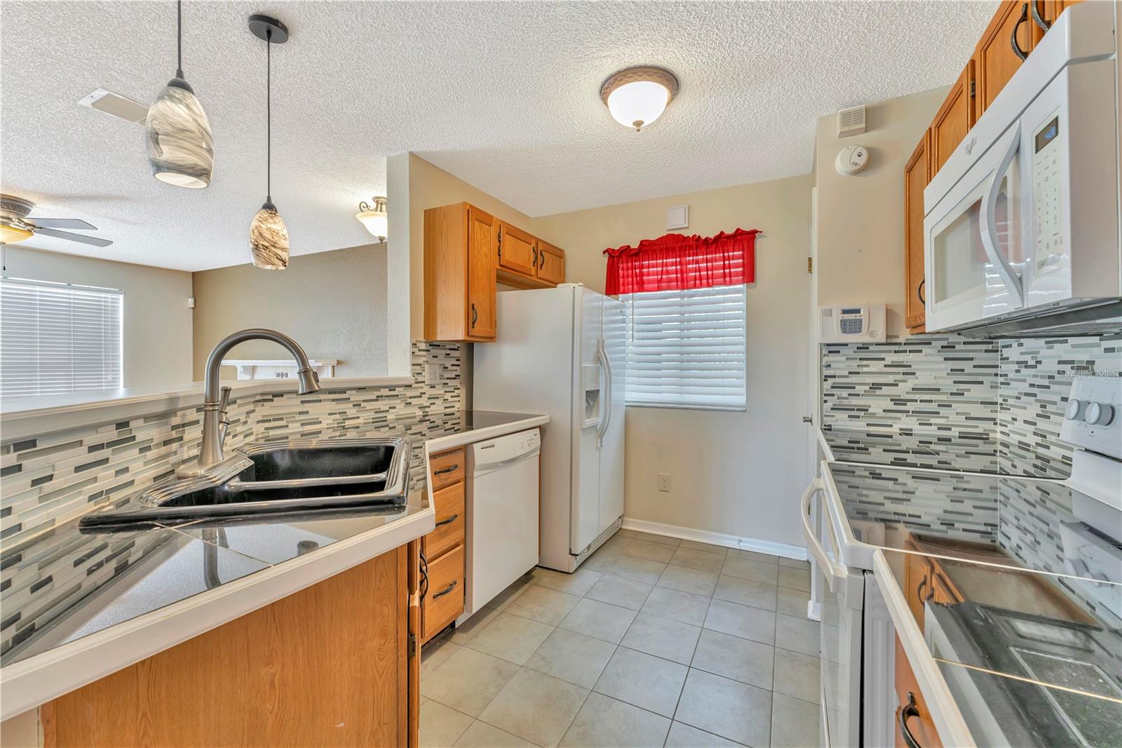 Image 16 of 31 For 935 Northern Dancer Way  107