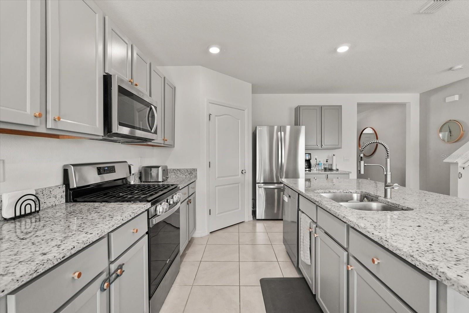 Image 10 of 50 For 850 Lazio Circle