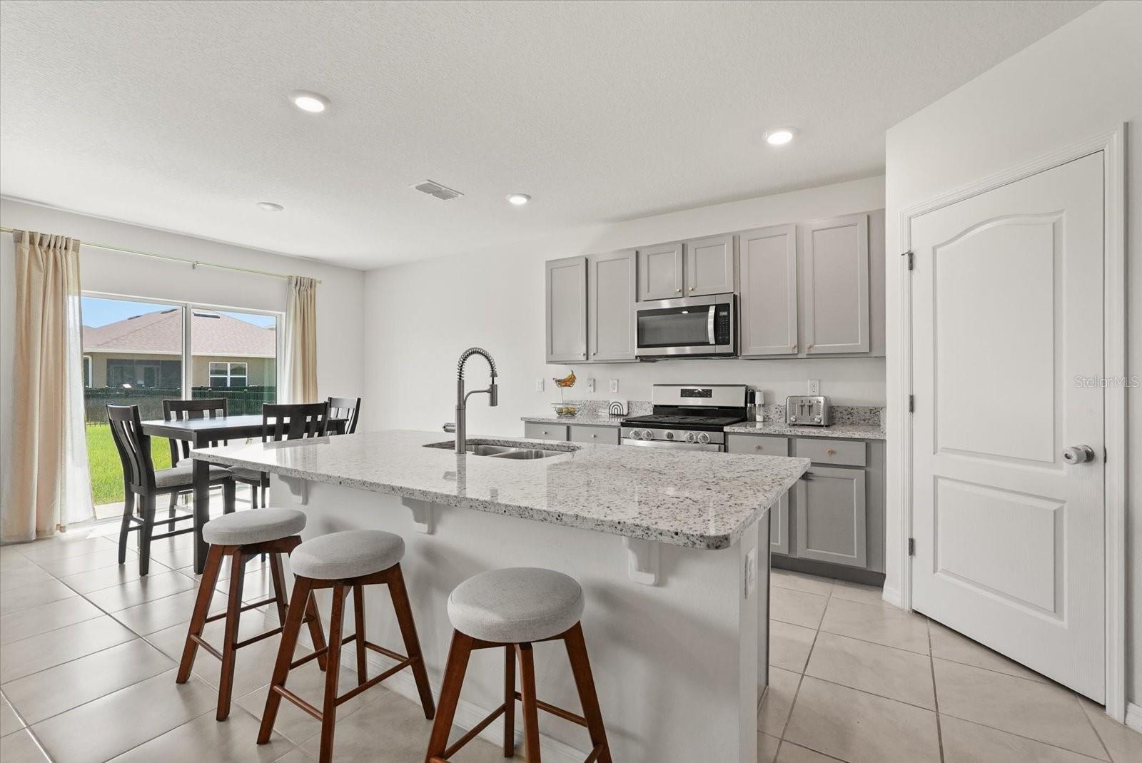 Image 8 of 50 For 850 Lazio Circle