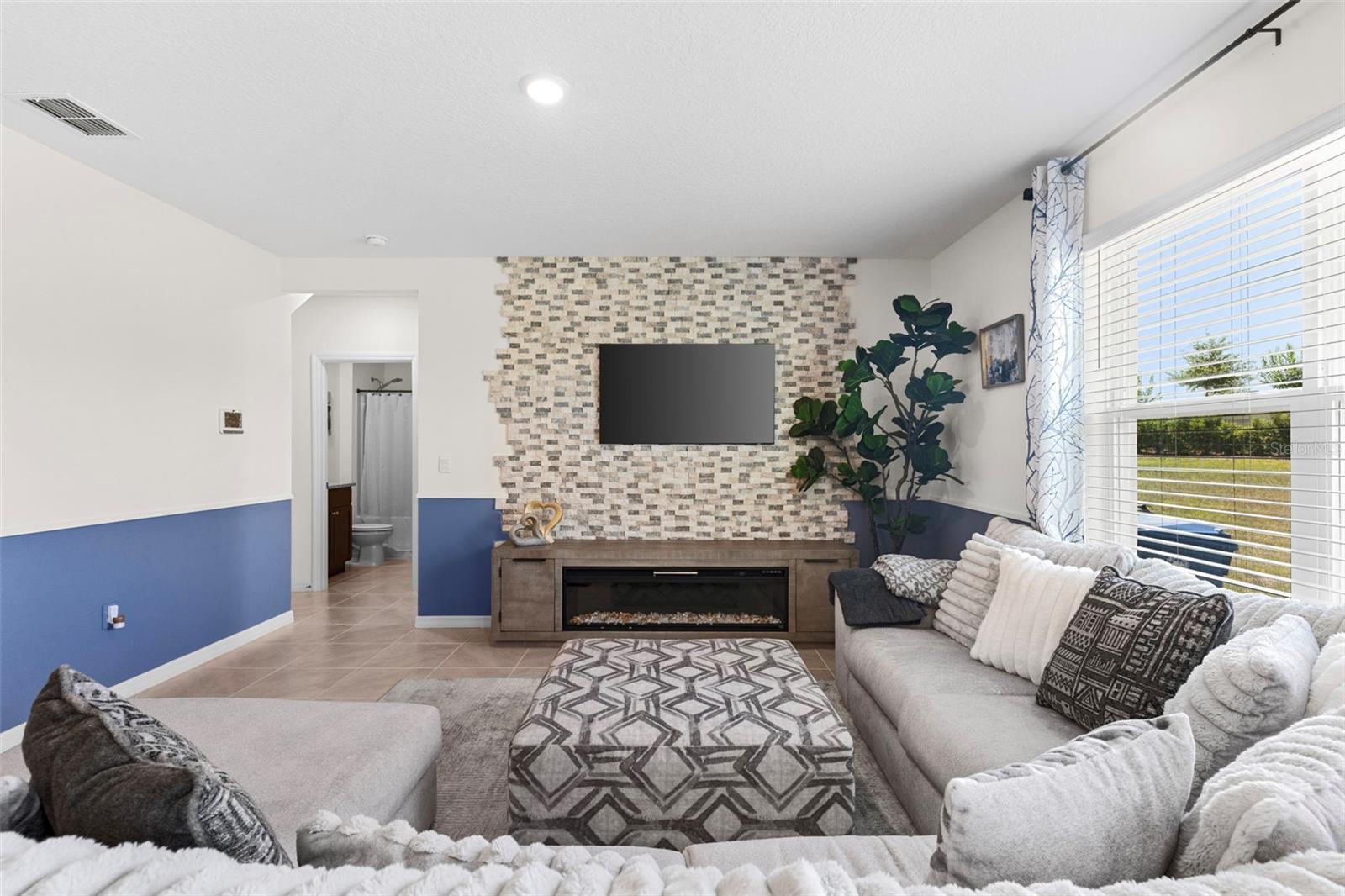 Image 11 of 40 For 616 Griffon Avenue