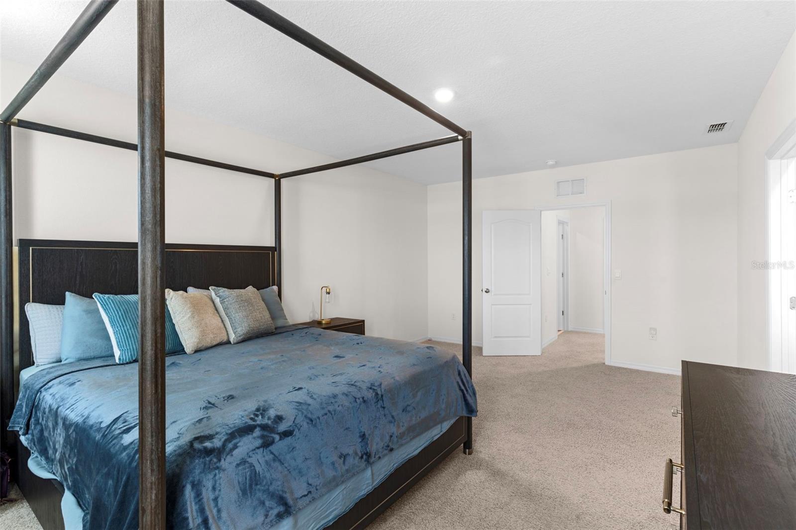 Image 21 of 40 For 616 Griffon Avenue