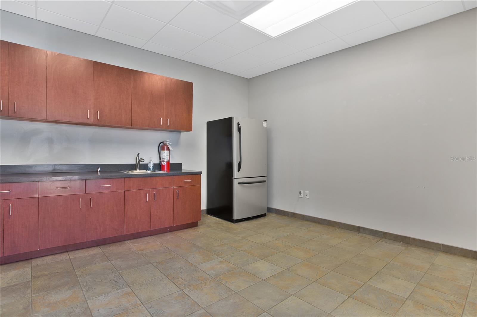 Image 31 of 33 For 121 Orange Avenue 940