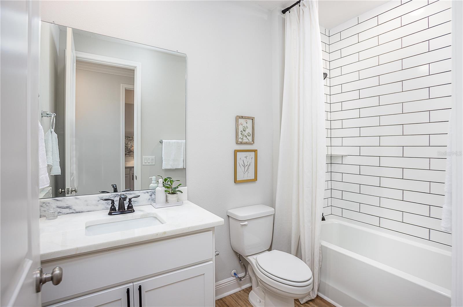 Image 27 of 32 For 5 Heuchera Court E