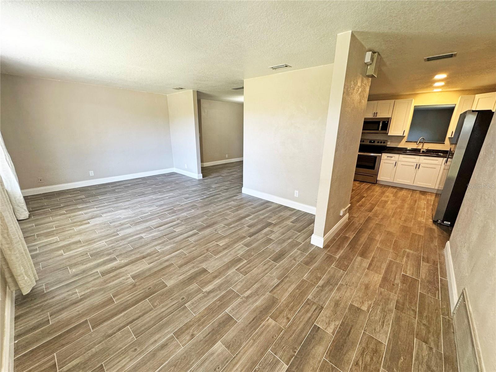 Image 3 of 21 For 1421 Suwanee Road