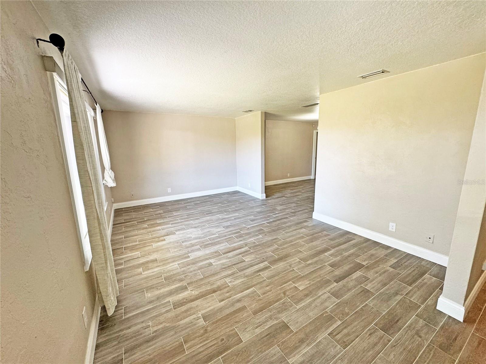 Image 4 of 21 For 1421 Suwanee Road