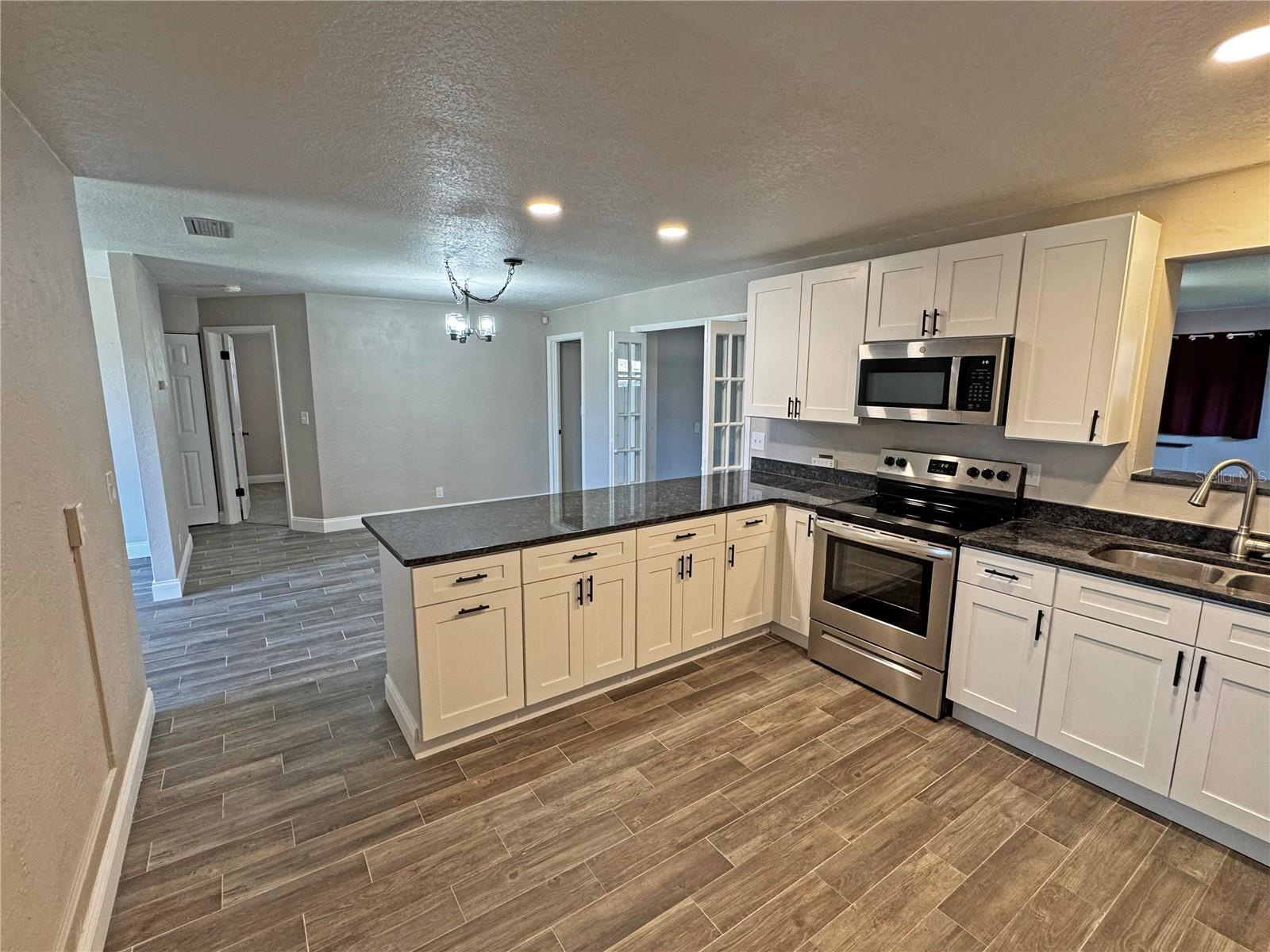 Image 7 of 21 For 1421 Suwanee Road