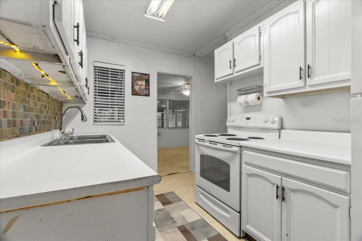 Image 11 of 40 For 11 Plumosa Avenue