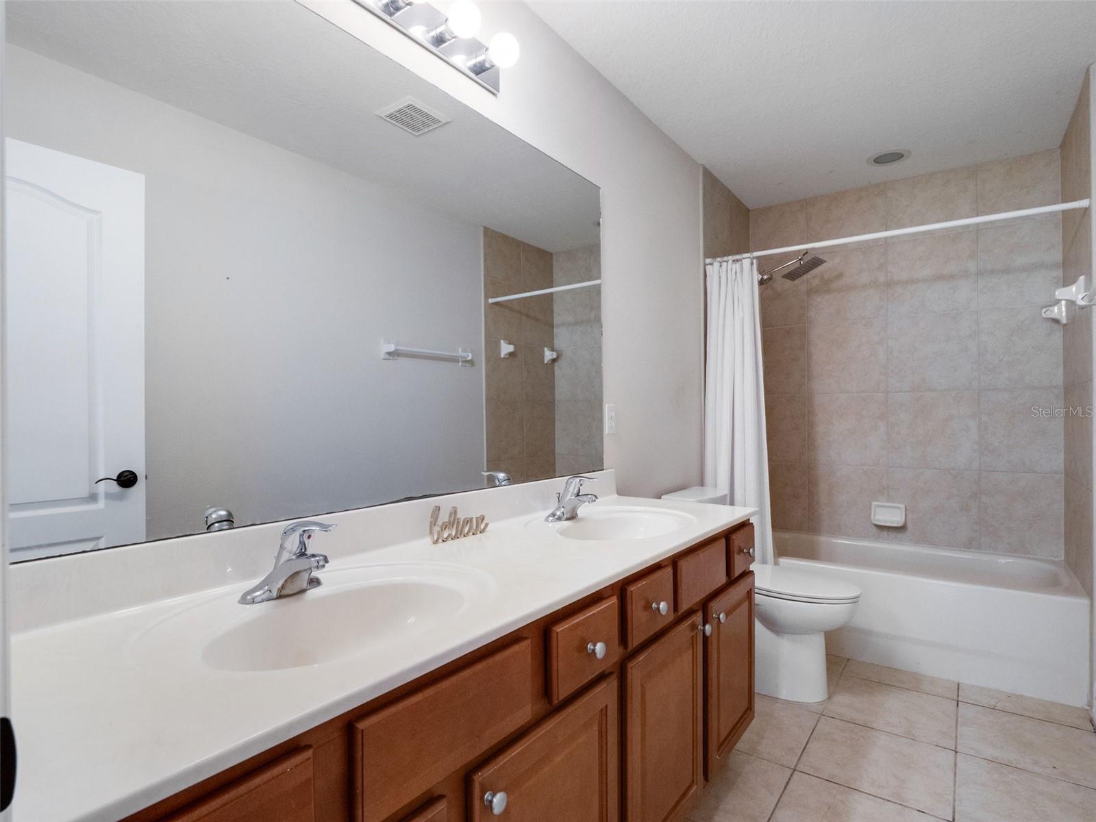 Image 33 of 50 For 13156 Hatherton Circle