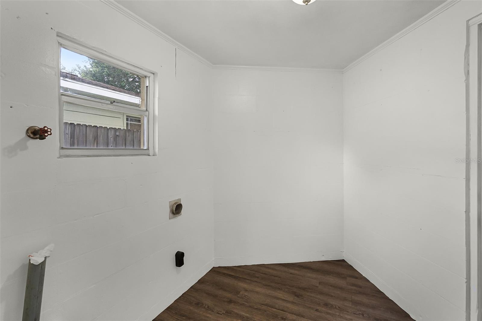 Image 14 of 44 For 2515 Amherst Avenue