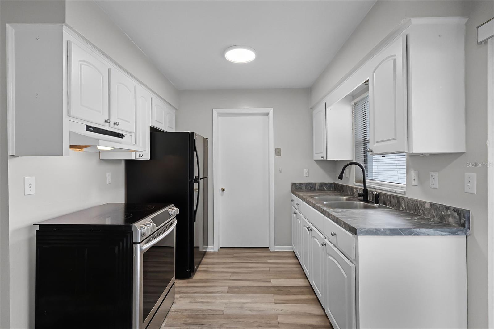 Image 21 of 44 For 2515 Amherst Avenue