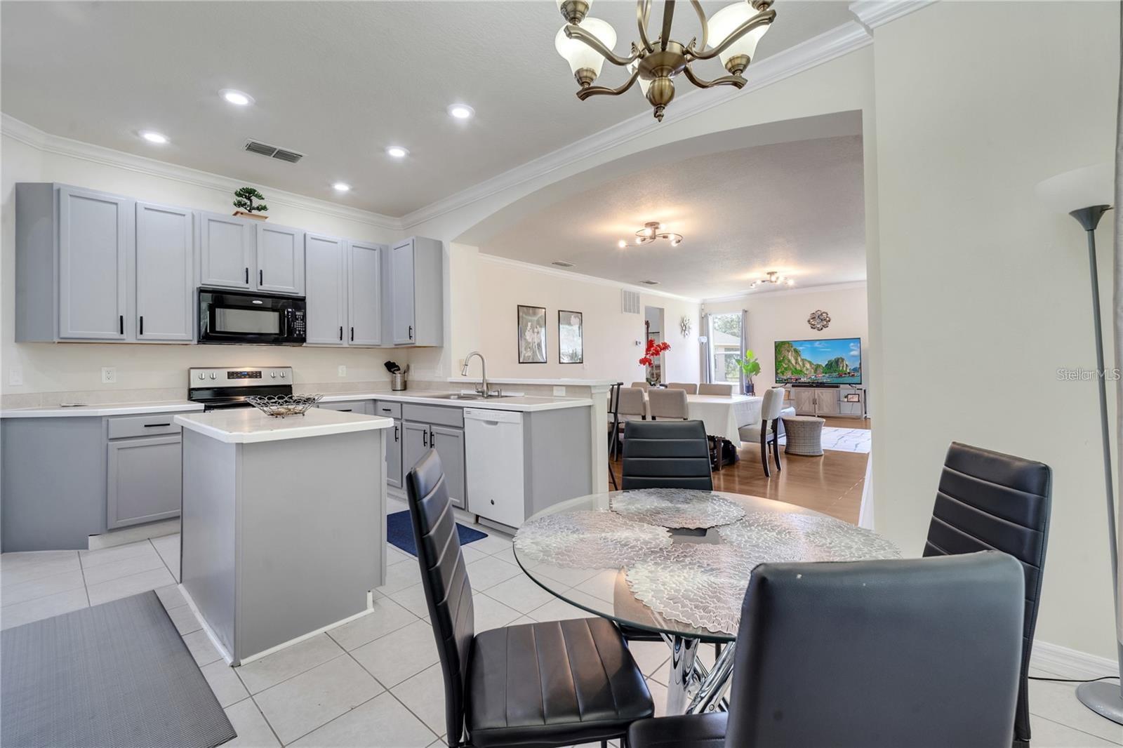 Image 42 of 100 For 4394 Devon Court