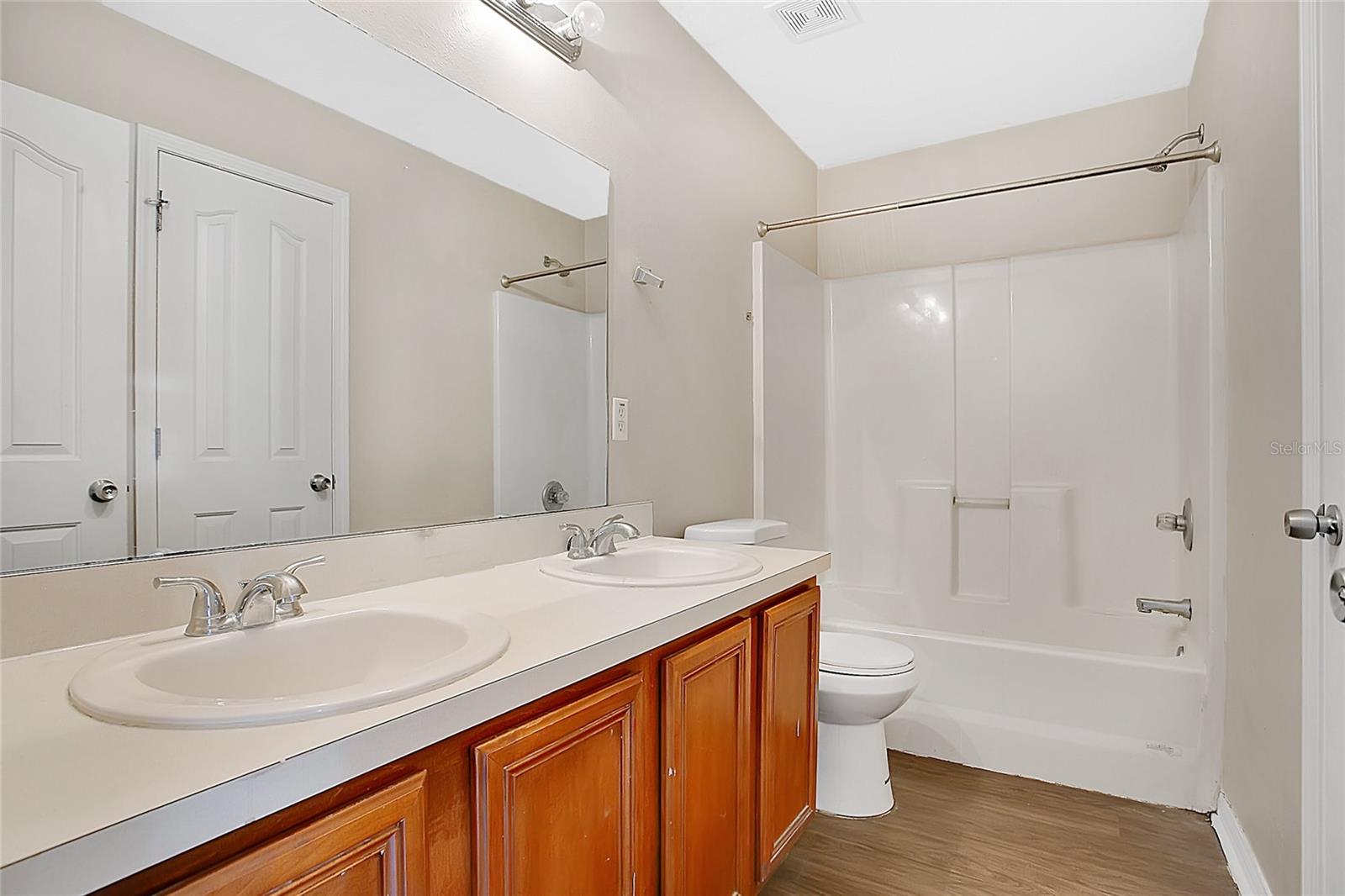 Image 19 of 33 For 7469 Hunters Greene Circle