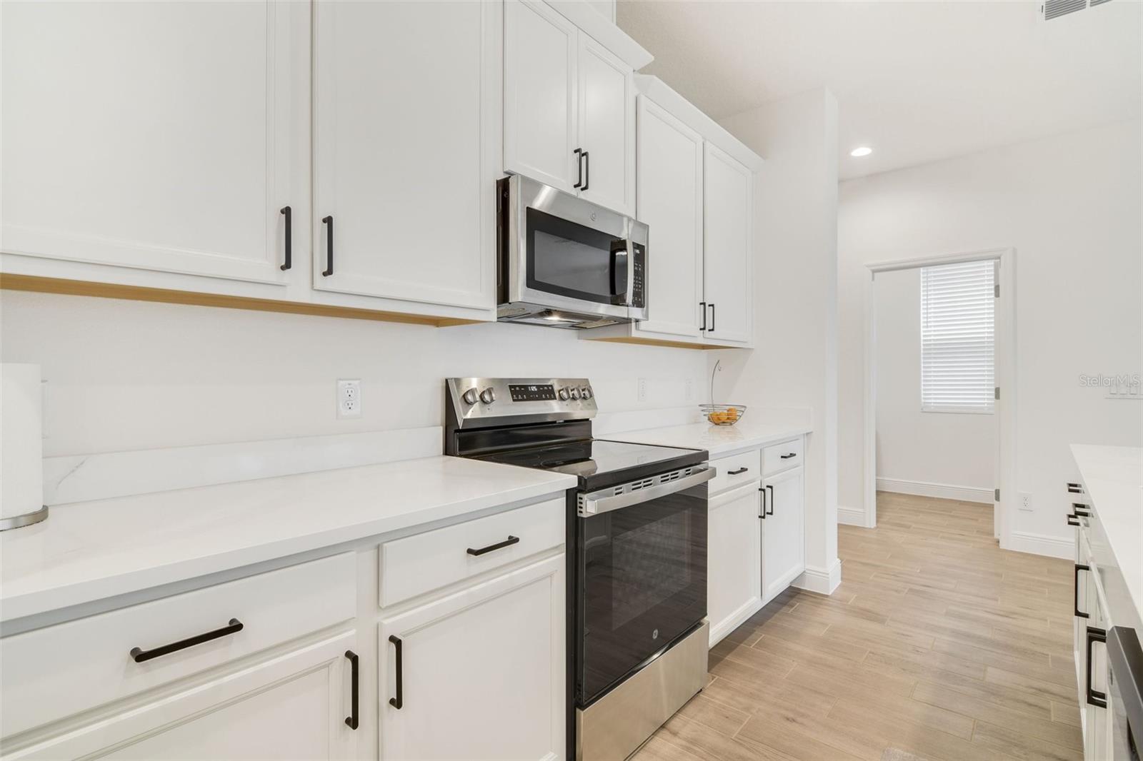 Image 16 of 36 For 14655 Erice Avenue
