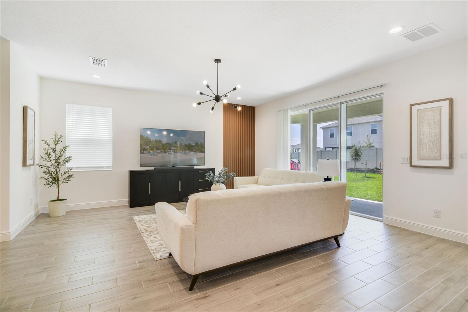Image 17 of 36 For 14655 Erice Avenue