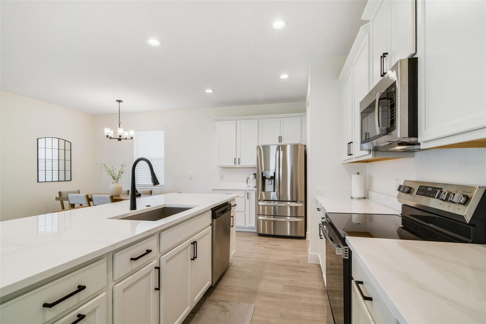 Image 19 of 36 For 14655 Erice Avenue
