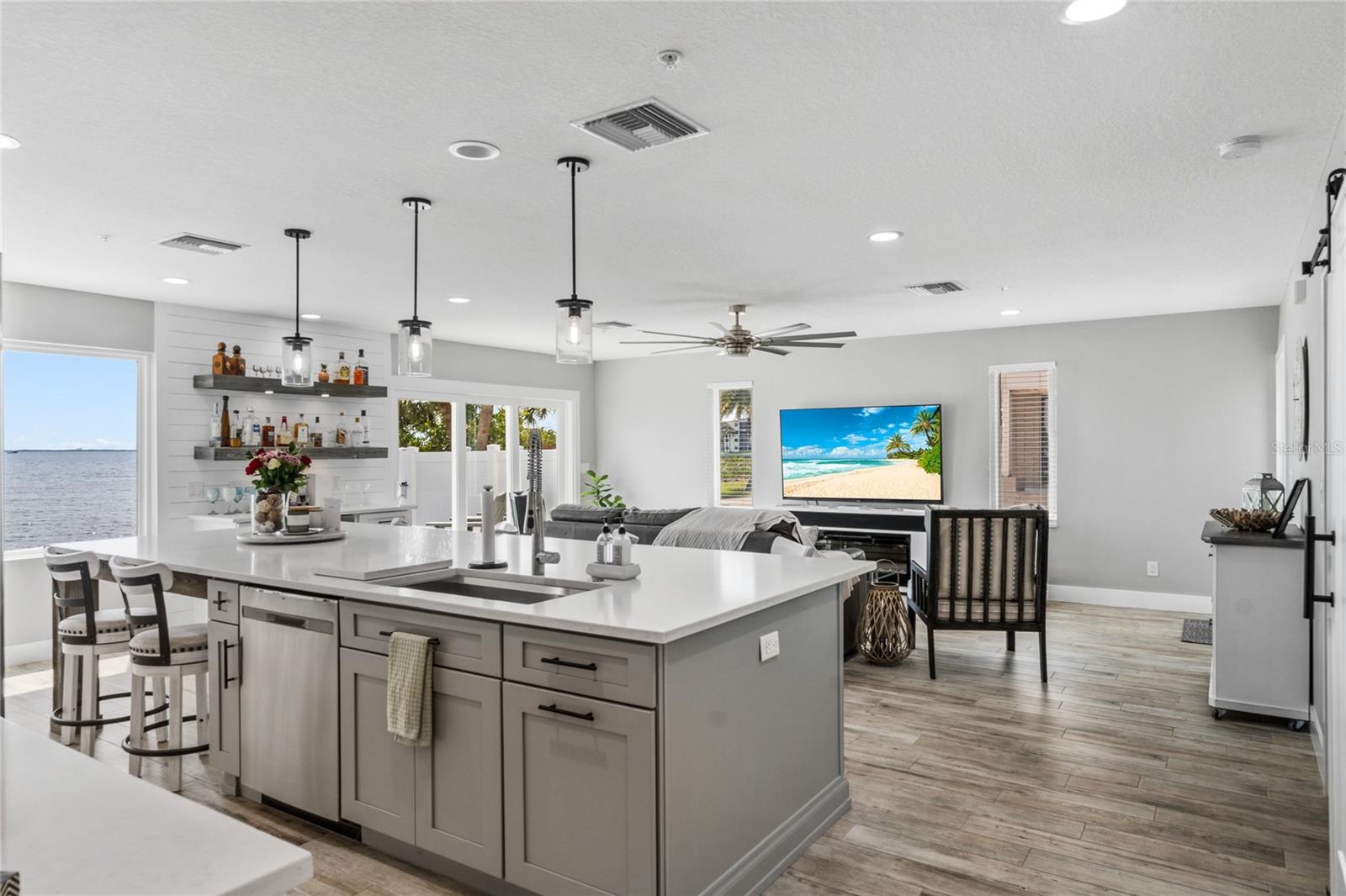 Listing photo id 7 for 2225 Washington Avenue