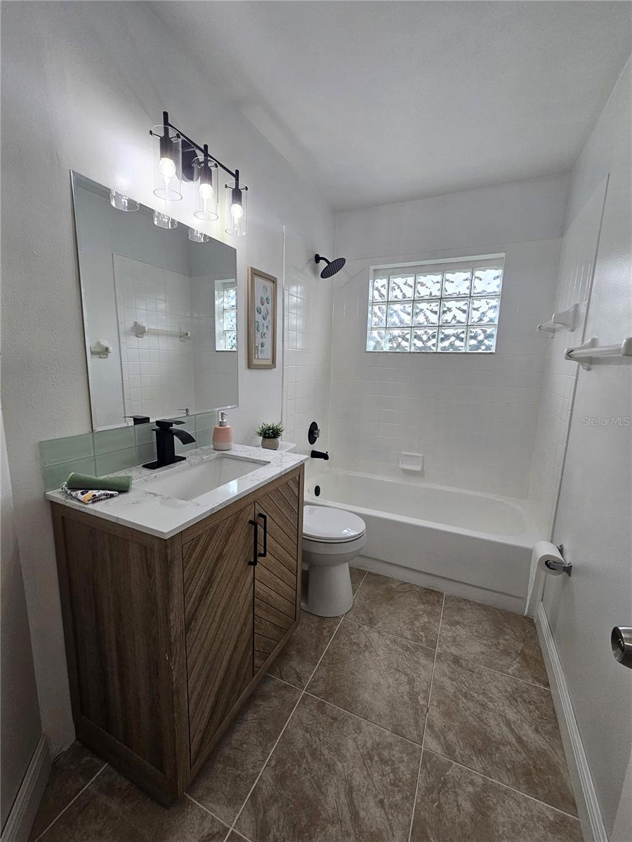 Image 13 of 25 For 1025 Clovercrest Road