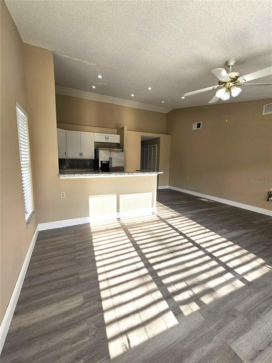 Image 5 of 25 For 1025 Clovercrest Road