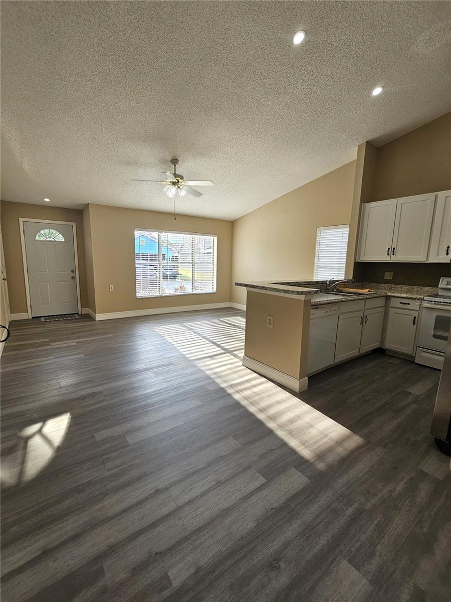 Image 8 of 25 For 1025 Clovercrest Road