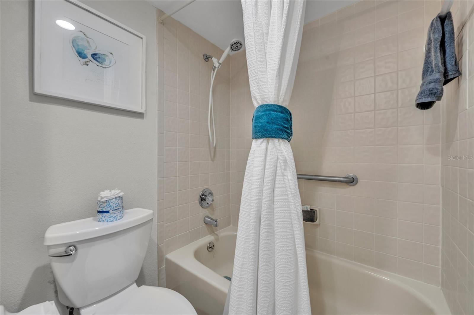 Image 22 of 43 For 5207 Atlantic Avenue 225