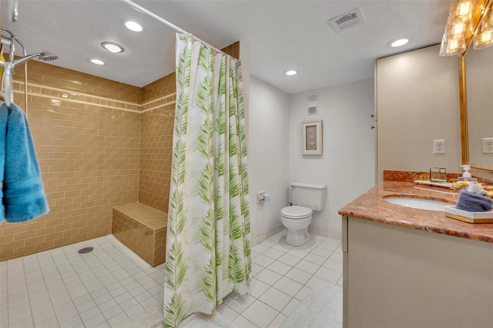 Image 25 of 43 For 5207 Atlantic Avenue 225