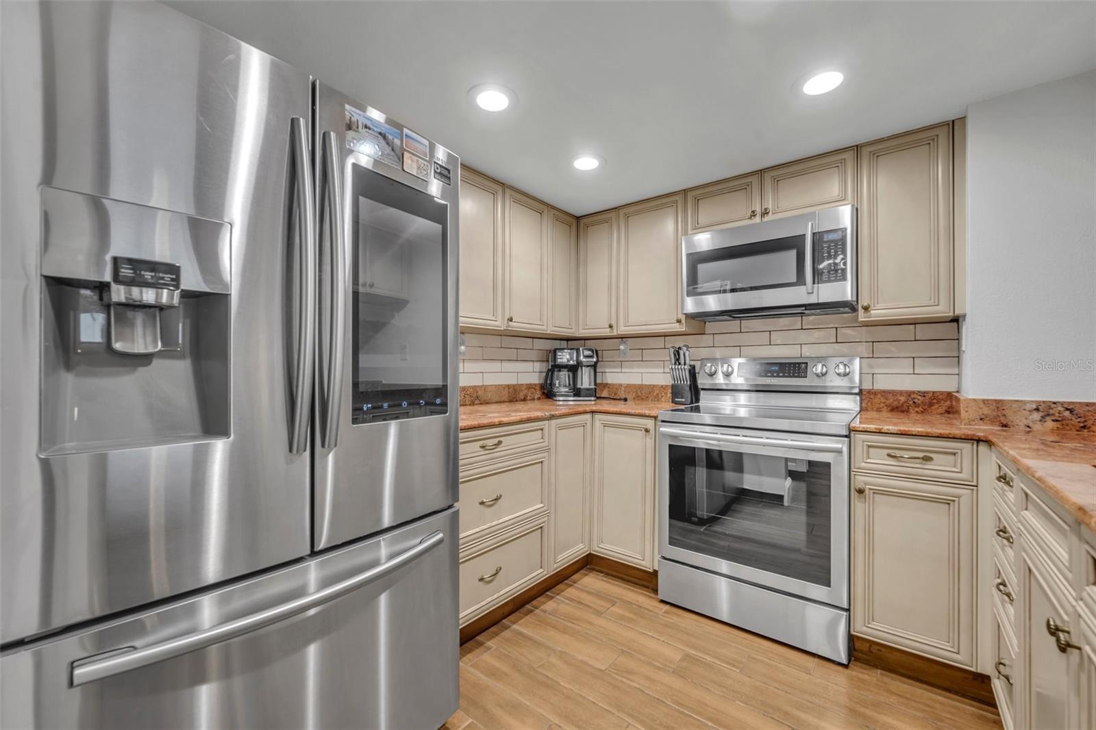 Image 6 of 43 For 5207 Atlantic Avenue 225