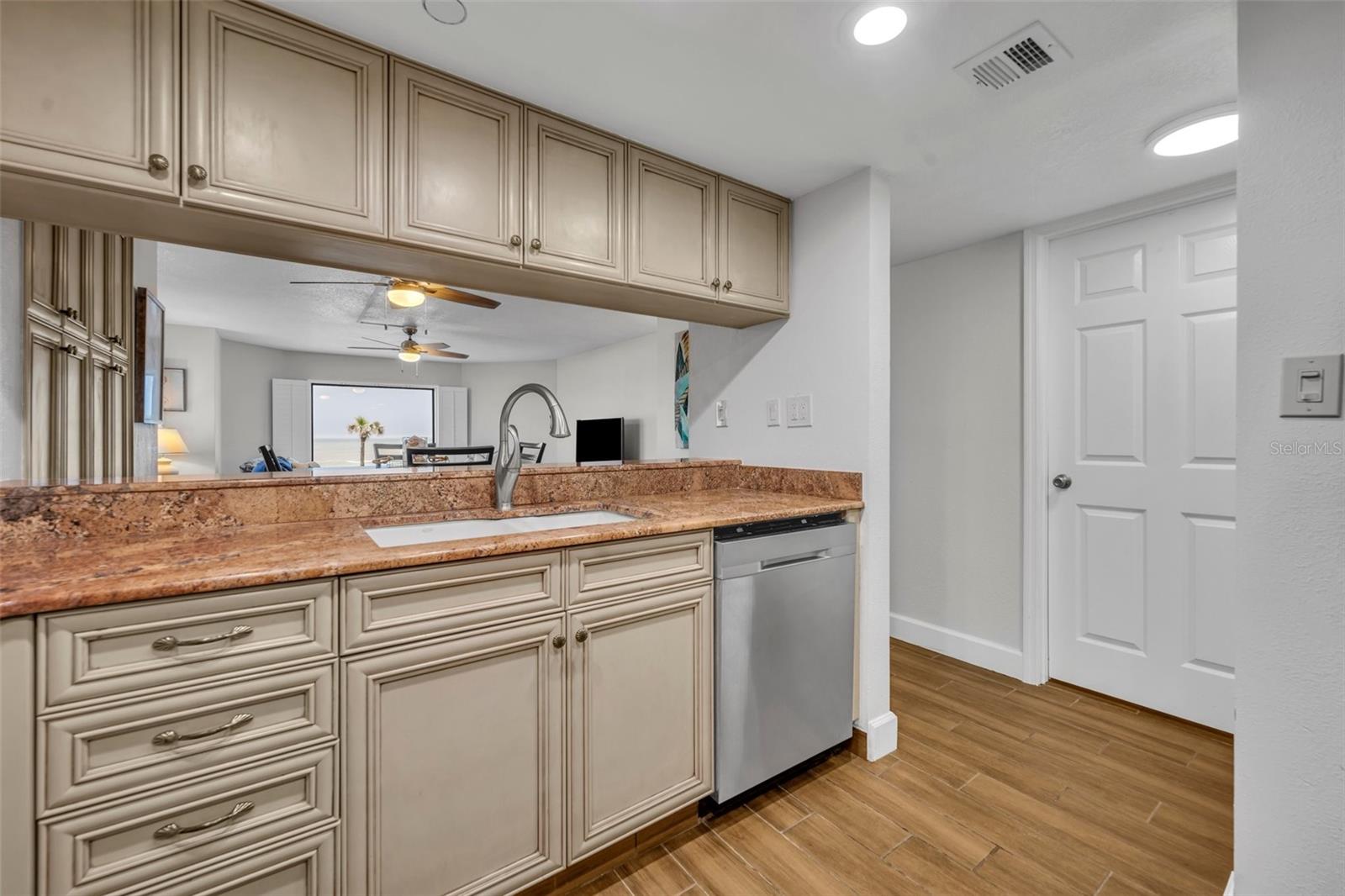 Image 8 of 43 For 5207 Atlantic Avenue 225