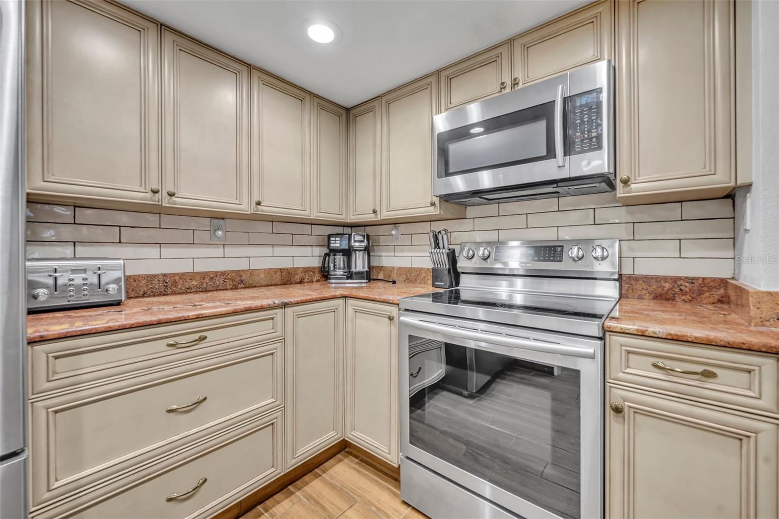 Image 9 of 43 For 5207 Atlantic Avenue 225