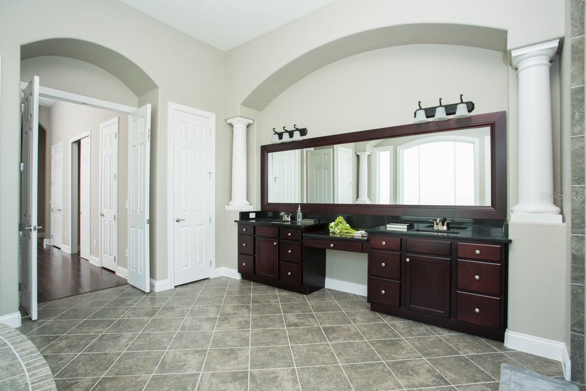 Image 20 of 39 For 13515 Bellaria Circle