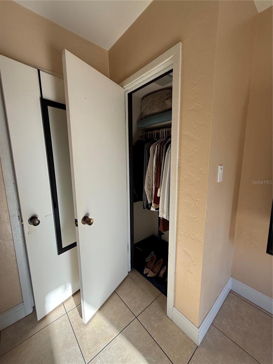 Image 15 of 35 For 821 Pinewood Court 821