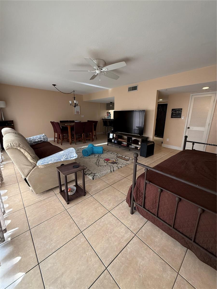 Image 22 of 35 For 821 Pinewood Court 821