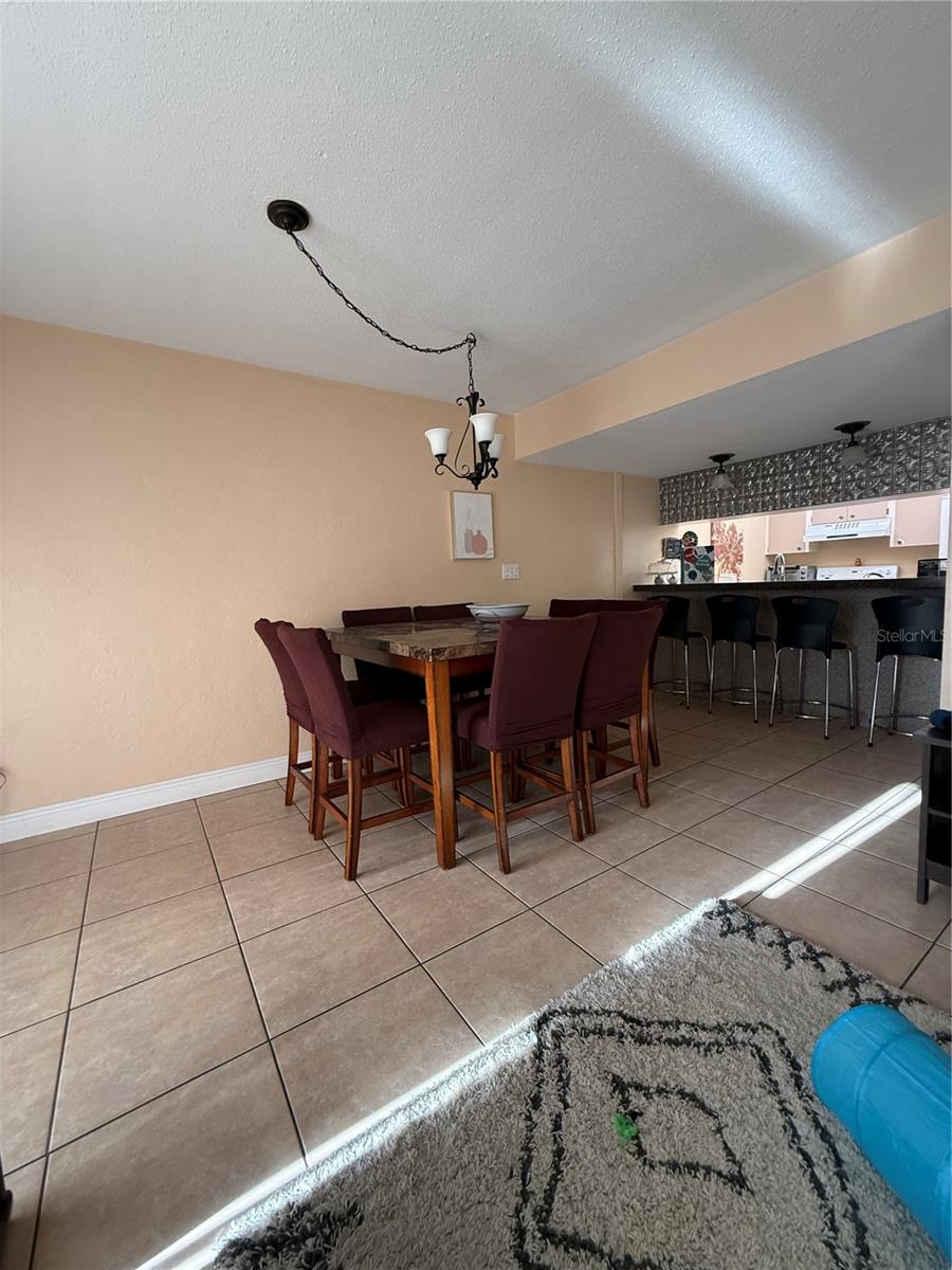 Image 27 of 35 For 821 Pinewood Court 821